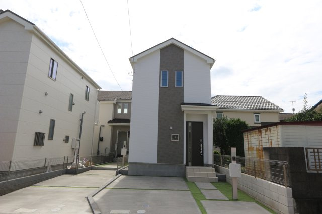 【Heartfull Town】小平市学園東町２丁目21番　新規３棟の外観|前面道路は約5.46ｍの幅員がございます。交通量は少ないので、
駐車が苦手・不安な方もゆっくりと安心して駐車する事が出来ます