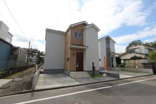 【Heartfull Town】小平市学園東町２丁目21番　新規３棟の外観|リビングイン階段&対面式キッチンを採用した、ご家族の絆が育まれる間取り設計。