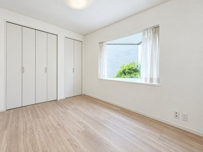 【洋室】 | エンゼルハイム寺尾　鶴見駅18分/室内一新/管理体制良好 | ◆気持ちの良い風が室内へ入り込む居室。家具を配置しても広々ご利用いただけます！！