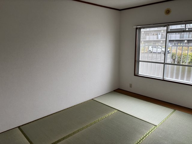 北西向きの和室６帖です。収納付きです♪