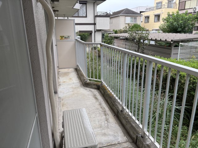 南東向き２階角部屋で陽当り良好の広々としたバルコニーです♪
