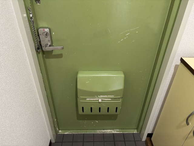 玄関の鍵は有料で防犯性の高いディンプルキーにも交換可能です♪