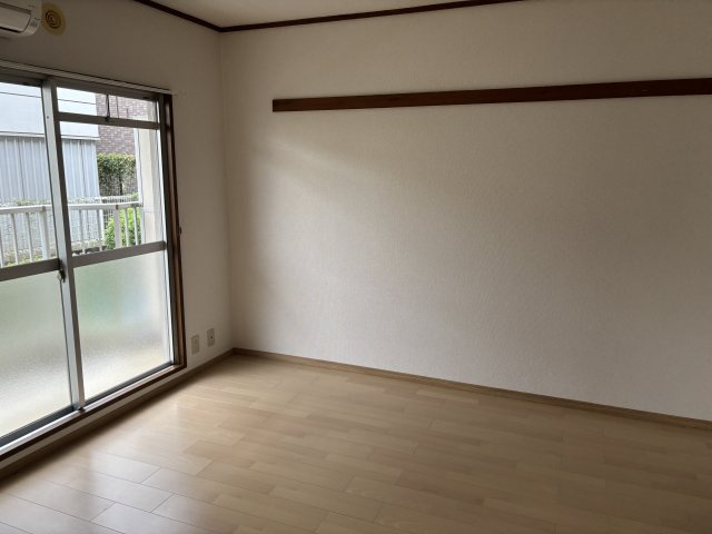 南東向き２階角部屋2面採光陽当り良好洋室6帖はエアコン付き♪