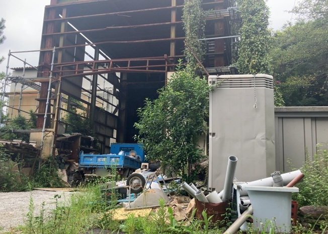 【外観】 | 土地の形が極端に長細かったり、狭小地、あるいは道路との高低差がある傾斜地だった場合、後々売ろうとしても買い手がつかない場合もあります。後々、売却することになった時に価値の下がらない土地を選びましょう。