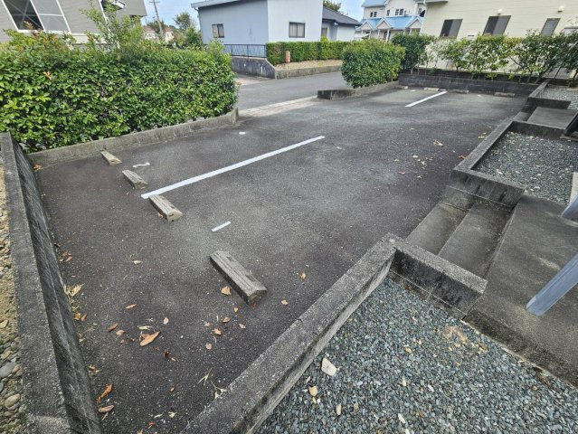 ビジューの駐車場
