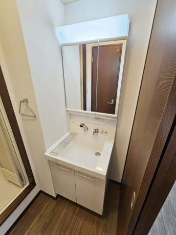 ビジューの独立洗面台