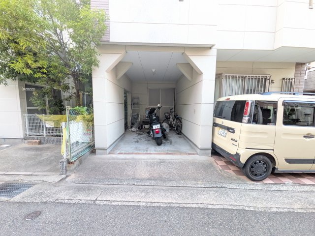 深江南町4丁目中古戸建の駐車場