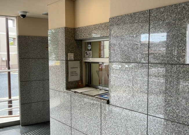 【受付】 | サウスフロンテージ町田参宮橋 | 受付はマンションコンシェルジュがいる場合もあれば、管理人が滞在する小部屋を総称して呼ぶことがあります。主にエントランスに設置されていることから、防犯面でも期待ができます。防犯設備がない場合はより安心！