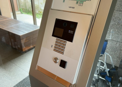 【防犯設備】 | サウスフロンテージ町田参宮橋 | 当然のことではありますが、オートロックやセンサーライト、ホームセキュリティーなどの防犯設備があれば、小さいお子様がいるご家庭も安心ですよね！まず物件購入の際は、防犯設備もチェックするようにしましょう。