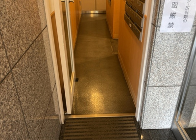 【その他共用部分】 | サウスフロンテージ町田参宮橋 | 共用部分は、一棟の建物に住む区分所有者全員が共同で所有するとし、共用部分の管理、補修などは、区分所有者で形成される管理組合が行います。個人の判断で勝手に変更することはできませんので覚えておきましょう。