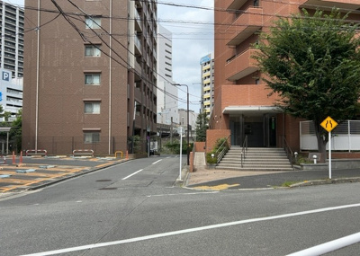 【外観】 | サウスフロンテージ町田参宮橋 | 隣家の土地はどうなっているのか、生活利便施設が近くにあるのか、学校まで近いかなど、お客様のライフスタイルにあわせたイメージが重要です。また、近くにあると困る施設が近くにないかも確認するといいでしょう。