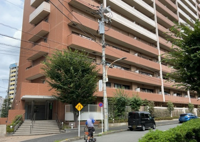 【現況写真】 | サウスフロンテージ町田参宮橋 | 眺望の良さを楽しめるダイニングキッチンで家族団らんの時間を過ごしてはいかがでしょうか。バルコニーから見える景色を家族で眺める時間は、時間が経つのを忘れてしまいそうですね。是非、現地を見に行きましょう！