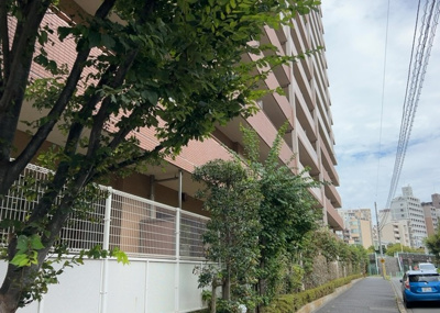 【内装】 | サウスフロンテージ町田参宮橋 | 共有部分は、住民なら誰もが使える設備のこと。例えば駐車場やエレベーター、インターネット設備、セキュリティ設備などがあります。他にも、マンションの廊下・外部階段やエントランス・ゴミ置き場などがあります。