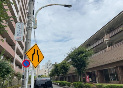 【展望】 | サウスフロンテージ町田参宮橋 | 眺望の良さを楽しめるダイニングキッチンで家族団らんの時間を過ごしてはいかがでしょうか。バルコニーから見える景色を家族で眺める時間は、時間が経つのを忘れてしまいそうですね。是非、現地を見に行きましょう！