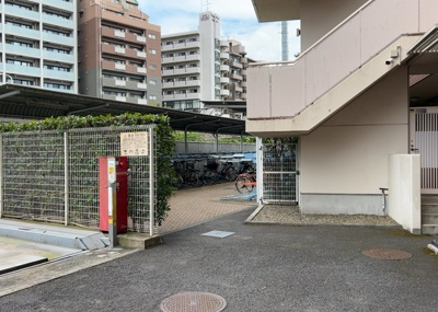 【駐車場】 | サウスフロンテージ町田参宮橋 | 車一台あたりに必要なスペースは、標準サイズの普通自動車で横幅2m50cm、長さ5mは必要になります。ただし、乗降のことも考慮して横幅3m30cm、長さ5m50cmほどは確保できるところを選びましょう。