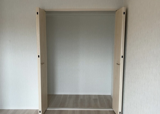 【収納】 | グリーンコーポ淵野辺 | デザイン性を重視しすぎて収納が少なかった！なんてことにならないため、事前に現地で収納の数を確認しておくことをお勧めします。クローゼット以外にも床下収納や屋根裏収納、パントリーなどもチェックしましょう。