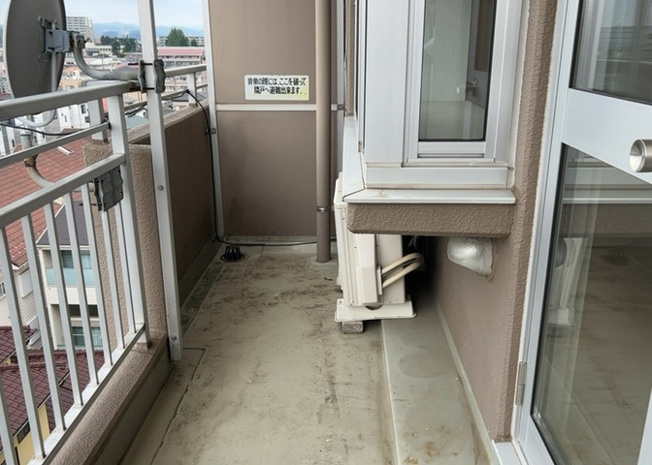 【バルコニー】 | グリーンコーポ淵野辺 | バルコニーは、室外の専用スペースのうち、「屋根がなく開放された空間」であるものを指します。ベランダより広いタイプのものが多く、日当たりもよいため家庭菜園などを楽しみたい人にとって適した環境となります。