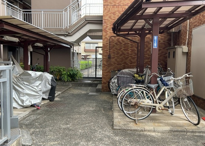 【駐輪場】 | グリーンコーポ淵野辺 | マンションの駐輪場は、事前に空きがあるか確認を取ると安心です。せっかく入居したのに駐輪スペースがない！なんてことになったら大変ですよね。そこで、内見時や購入前にはまず事前に確認しておくと良いでしょう。