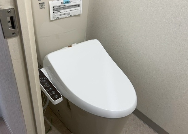【トイレ】 | グリーンコーポ淵野辺 | トイレは大きさや形、機能、抗菌性などが異なる多種多彩なタイプが各メーカーから出ています。それぞれに良さがあるため、事前にどういったタイプのトイレがいいのかをご家庭内で決めて、内見に行くといいでしょう。
