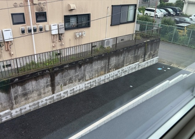 【展望】 | 厚木市愛名　第10 | 第一種中高層住居専用地域の閑静な住宅街に位置し、周辺からの視線も気になりにくい落ち着いた展望が広がります。2階からの見晴らしも良好で、爽やかな青空と風を感じながら心地よい毎日を過ごせます。
