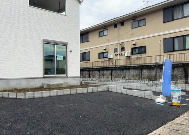 【外観】 | 厚木市愛名　第10 | 厚木市愛名に誕生した木造2階建ての新築一戸建て住宅です。土地面積は198.08平米（約59.91坪）と広く、耐震・制震構造を採用した設計・建設住宅性能評価書付きの安心してお住まいいただける建物です。