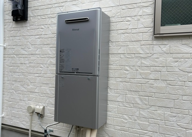 【発電・温水設備】 | 厚木市愛名　第10 | スイッチひとつでお湯張りや保温、足し湯が行える追焚機能付き給湯システムです。手軽にお湯の温度調節ができ、帰宅時間が異なるご家族でもいつでも温かいお風呂に入浴できる省エネ設計の温水設備です。