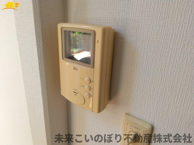 【防犯設備】 | 久喜市西大輪中古戸建て | TVインターフォンは来訪者の確認にとても便利で安心です。
録画システム付きなので、留守時の確認も可能です。