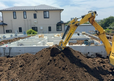 【構造・工法・仕様】 | 金森6丁目　Ⅱ期 | 木造住宅とは土台、壁、柱など建築物の強度を支える構造体の材に木が使用されている構造を指します。構造体は建物の自重を支えるだけではなく風圧や水圧、積裁荷重などあらゆる衝撃に耐えるための基礎です。