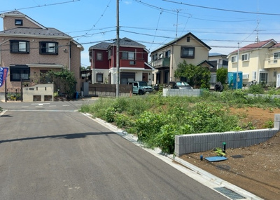 【前面道路含む現地写真】 | 金森6丁目　Ⅱ期 | お持ちの車種によっては前面道路が広い方が便利でしょう。しかし、前面道路が広ければその分交通量が多くなるため、騒音などが気になる場合があります。実際に現地を見学し、周辺交通量や騒音などを確認しましょう！