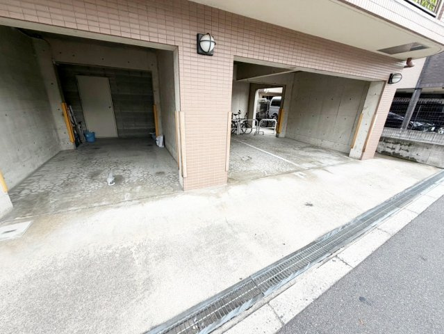 シャンクレール豊新の駐車場