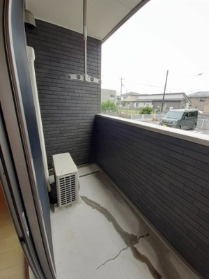 【バルコニー】 | ミニョンさくら | 外からの目が気にならないバルコニーで洗濯物が干せます