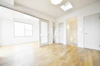 【居間・リビング】 | グランエッグス中野方南町 | 洋室のお部屋です。