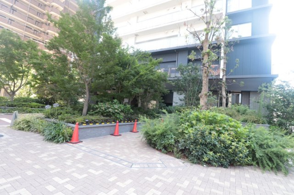 【庭】 | 【ガーデン】北側公開空地の「彩葉の庭」