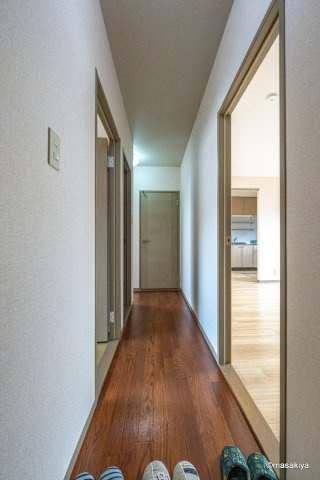 ロイヤル・ウイング　Dの玄関