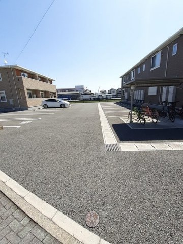 ピュアータウンクルメⅢの駐車場|駐車スペースもあります☆