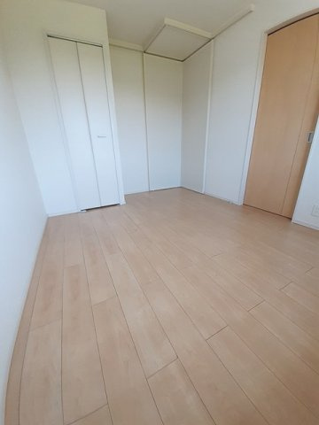 ピュアータウンクルメⅢの寝室|クローゼット付の寝室です☆