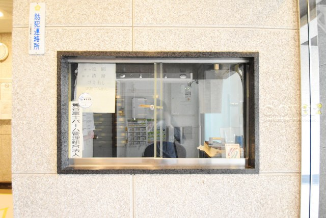 【受付】 | 鶯谷富士パーム | 管理人さんが勤務する管理室です。マンションに出入りする人たちを見守り、注意を払ってくれています。～即日のご見学可能～　お問合せはお気軽にどうぞ。