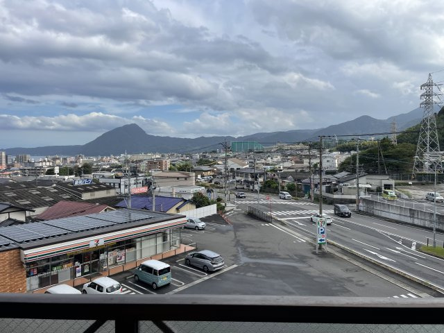 ロフティ北石垣の展望|バルコニーからは山も見えます。