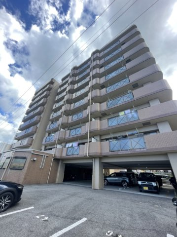 ロフティ北石垣の駐車場|屋根付き敷地内駐車場
