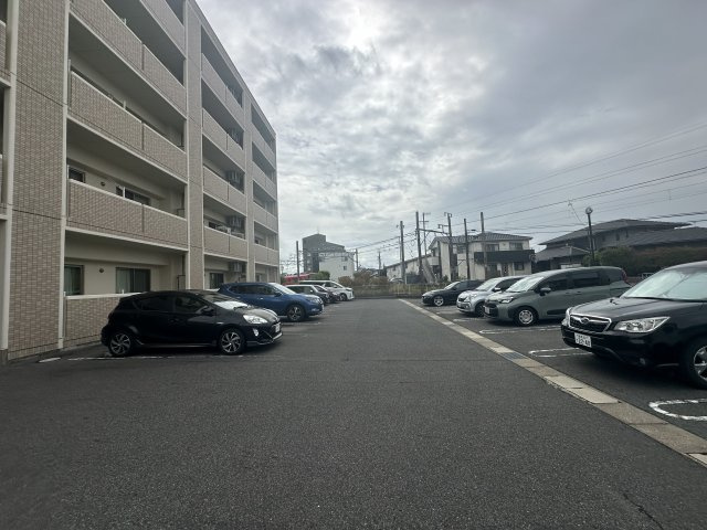 プレシオール上挙母の駐車場