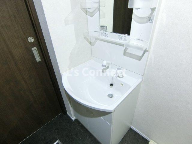 【洗面所】 | Casa de La Paz(カーサ デ ラパス) | 朝の支度もスムーズな独立洗面台。