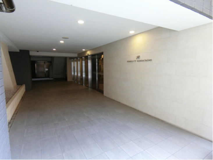 千代田区神田多町２丁目の賃貸マンションのエントランス