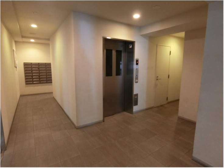 千代田区神田多町２丁目の賃貸マンションのロビー