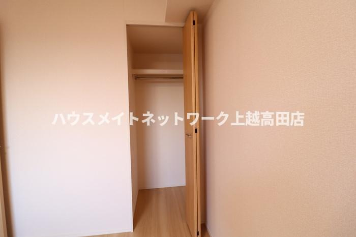 ラ・プラージュの収納|クローゼット（参考203号室反転室内写真）