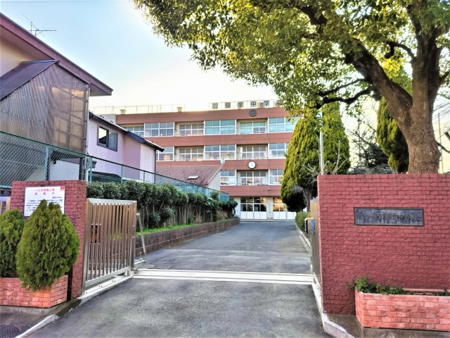 川口市立領家中学校まで1100m
