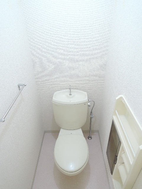 棚付きのトイレ★