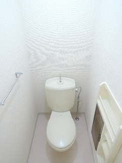 棚付きのトイレ★