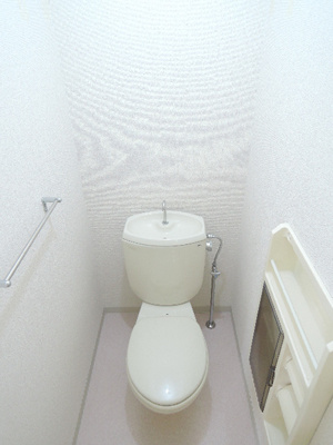 棚付きのトイレ★