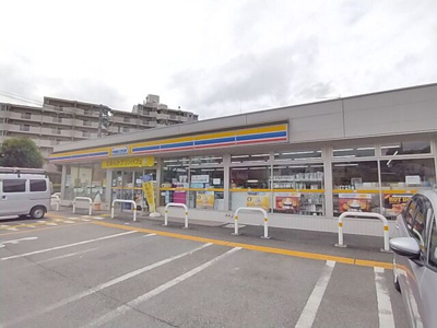 ミニストップ富士見鶴瀬西店まで450ｍ