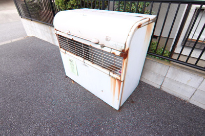 ゴミ置き場も敷地内に存在しておりゴミも出しやすいですね